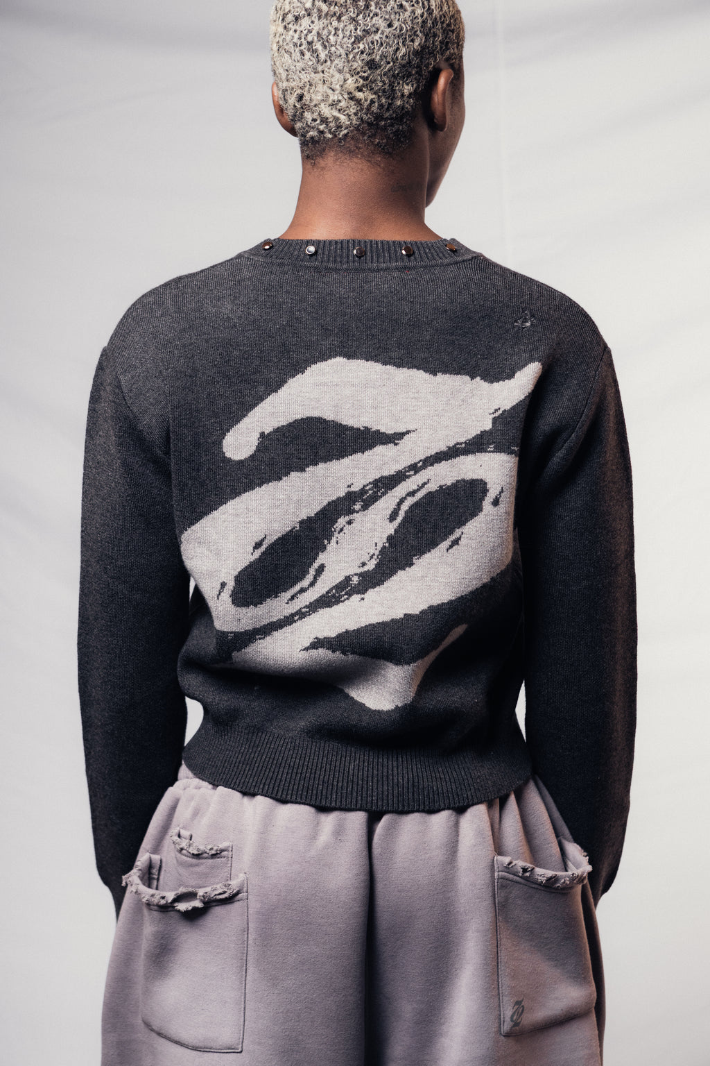 V-NECK BLACK JUMPER