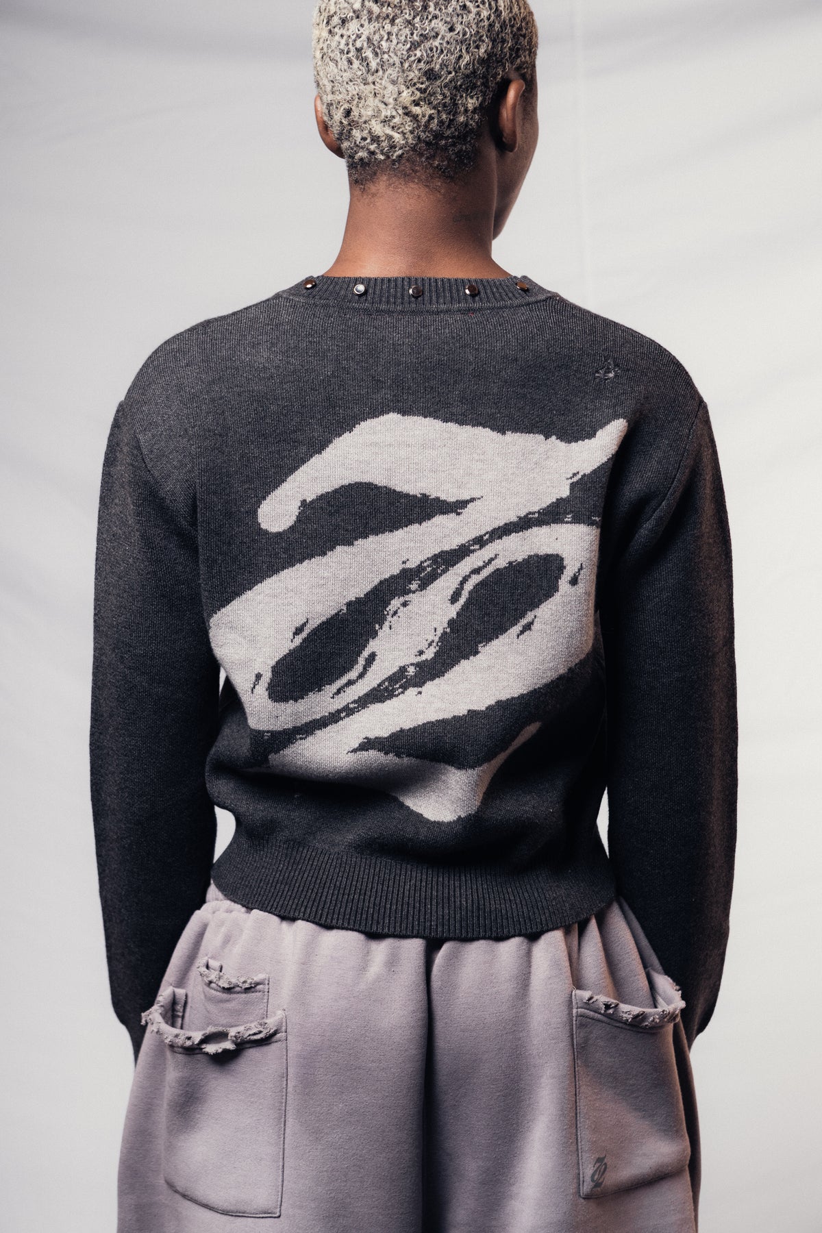 V-NECK BLACK JUMPER