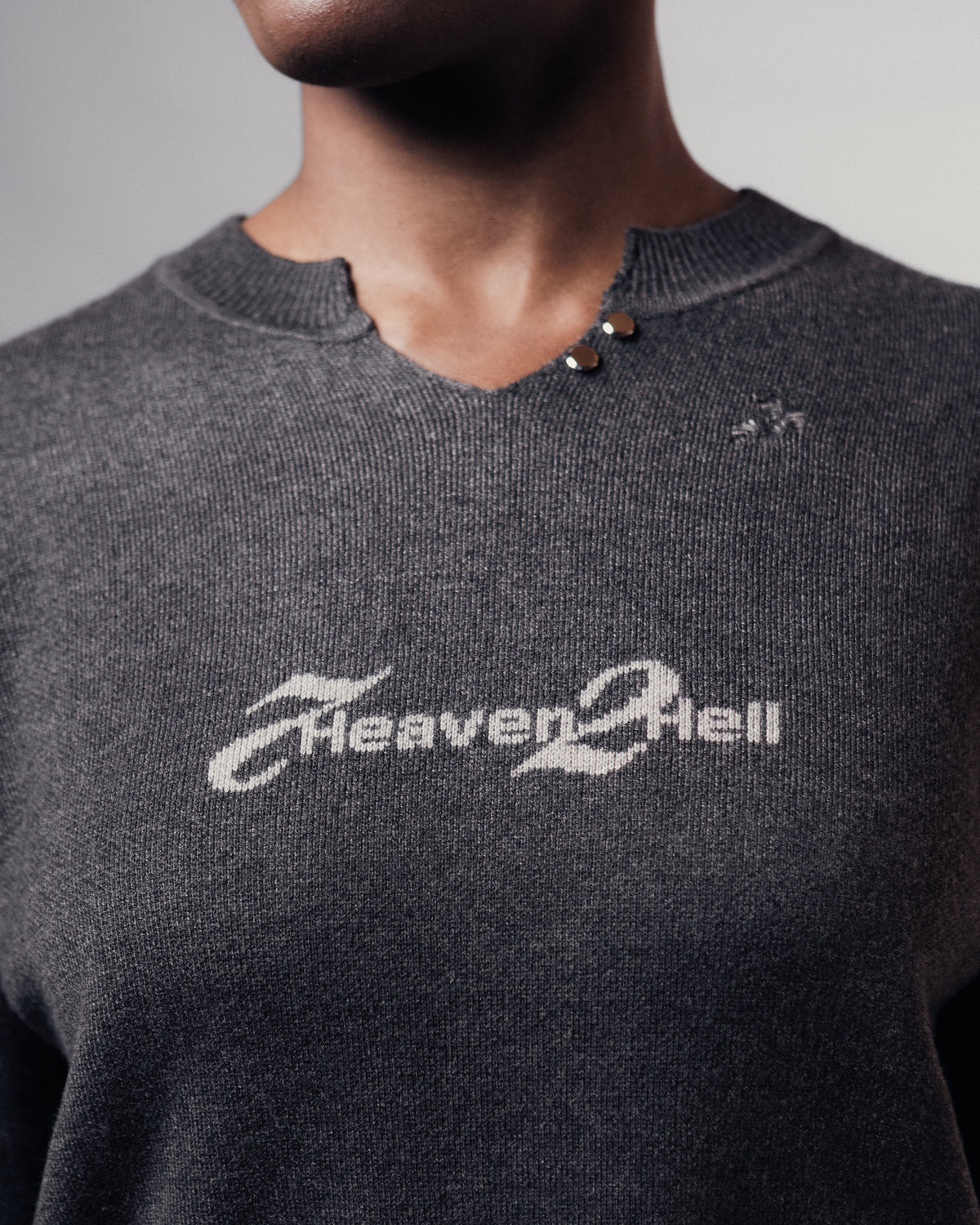 V-NECK BLACK JUMPER